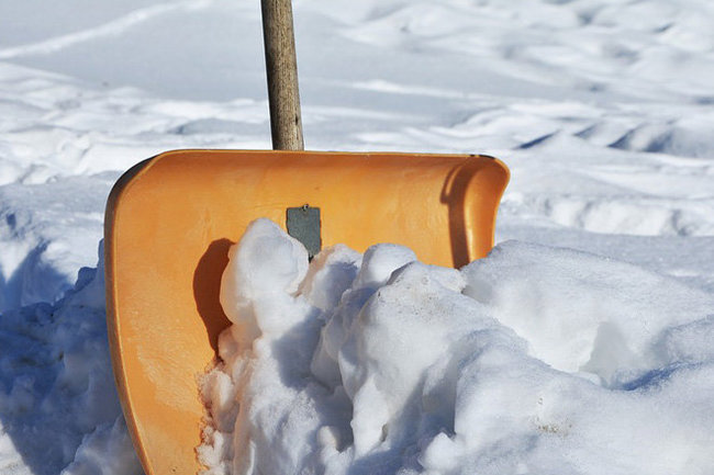 На Ямале запустили «горячую линию» по вопросам уборки снега