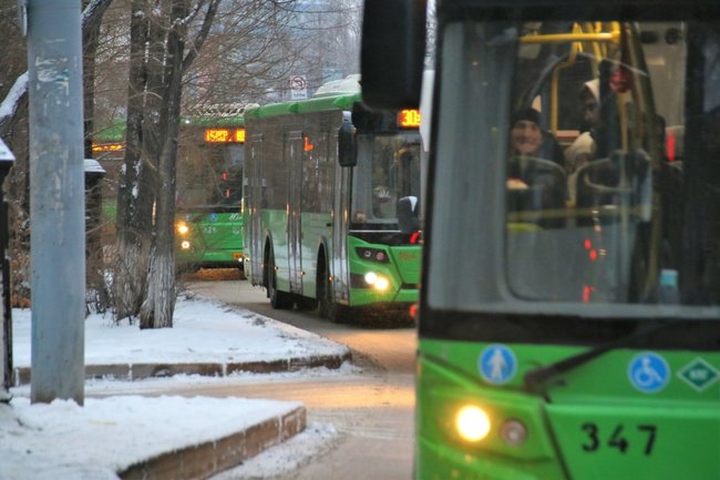 Тюменцы сообщают о переполненных автобусах