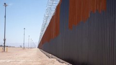 В Техасе временно запрещено строительство дорог к пограничной стене