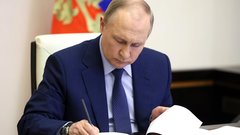 Путин велел повысить зарплату в России с опережением инфляции