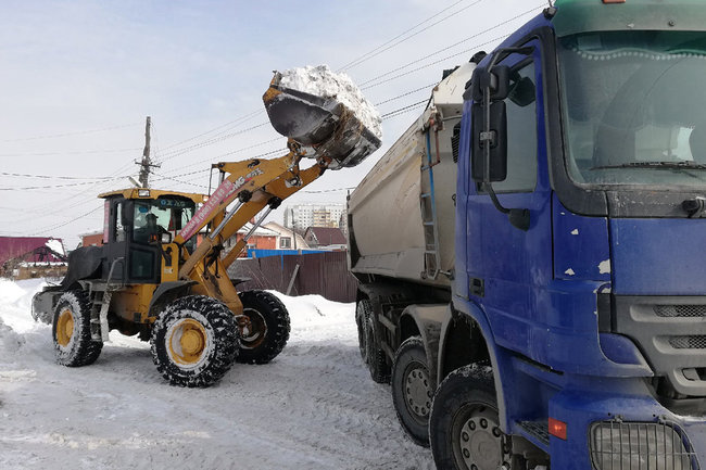 В Новосибирске от снега очистят 13 улиц и тротуары