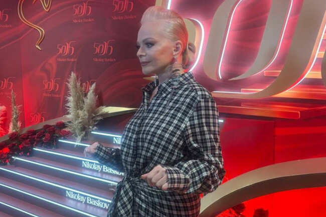Лариса Долина