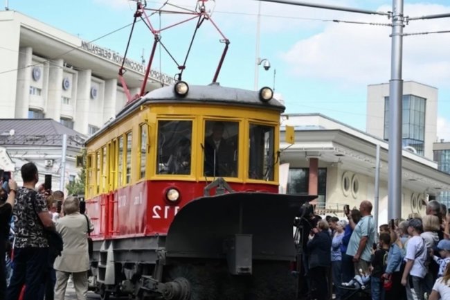 Юбилейный парад трамваев в Москве.