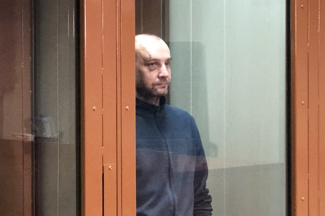  Алексей Горюнков, обвиняемый по делу о захвате заложника, в Пресненском суде. Обвиняемому назначена мера пресечения в виде заключения под стражу до 17 апреля 2023 года. Вечером 17 февраля двое мужчин, у одного из которых был травматический пистолет, зашли в магазин на Таганской улице и удерживали там женщину-продавца