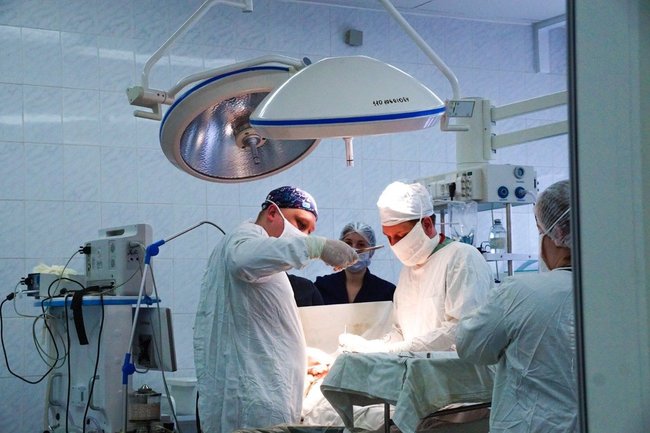 В Сургуте хирурги спасли 74-летнего пенсионера от кровотечения