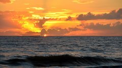 Вторая волна унесла семилетнюю девочку в океан, когда родители смотрели на это