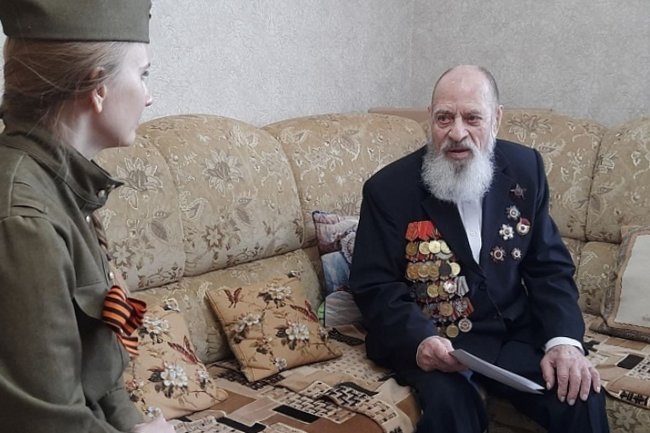 В Тюмени поздравили 100-летнего ветерана ВОВ с наступающим Днем Победы