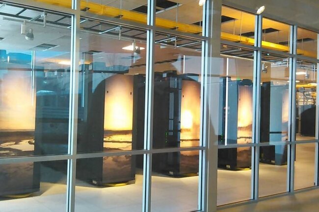 Серверная. Архивная тематическая фотография, не оборудование Positive Technologies.