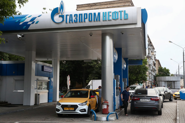 На заправках «Газпромнефти» в Омске пропали бензин и солярка