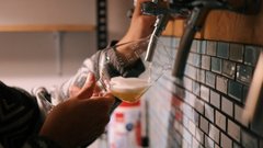 В Подмосковье будут продавать алкоголь с 13:00 до 15:00 после 1 марта 2026 года