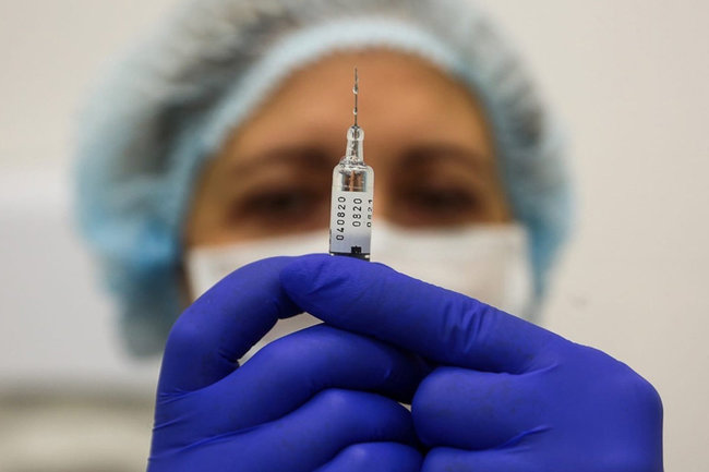 Сначала 2022 года в Сургуте вакцинировали от коронавируса 842 человека