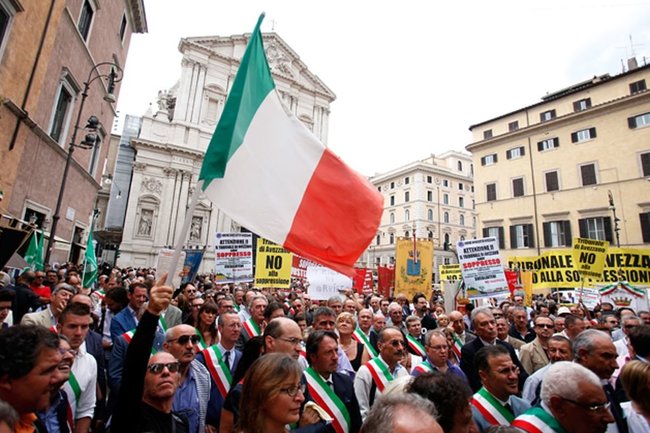 Фабрики Италии на фоне энергетического кризиса переходят на работу при свечах