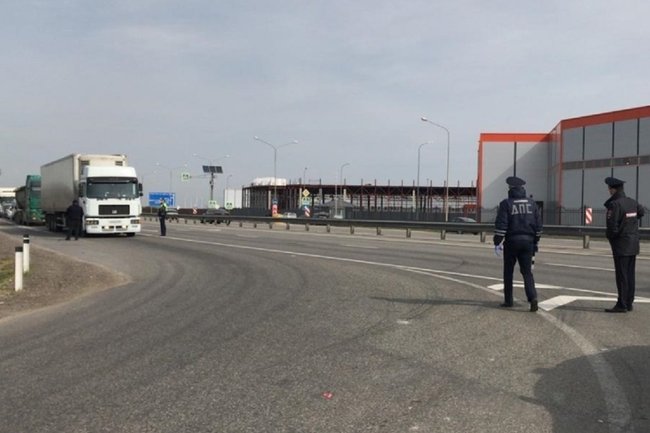 На въездах в Краснодар полиция проверяет спецпропуска