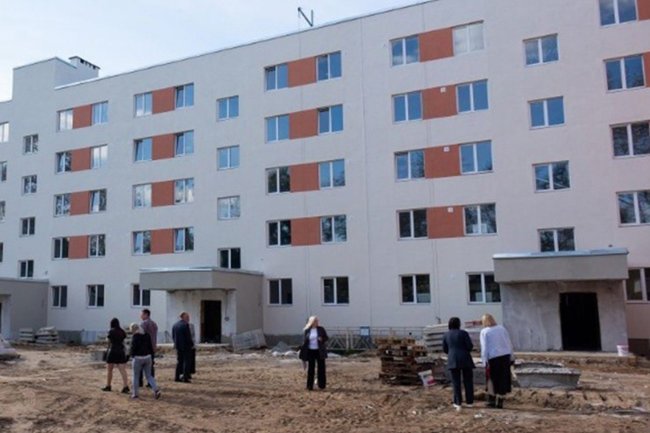 Свободны 24 квартиры из 75: в Салехарде достроили новый дом