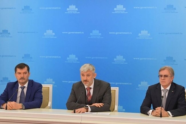 Александр Нерадько (Росавиация), Евгений Дитрих (Минтранс) и Виталий Савельев («Аэрофлот») – трехглавая гидра отечественной авиации