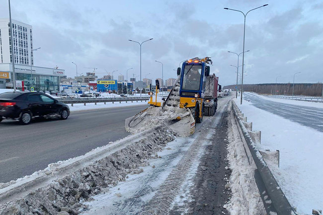 Тюменские власти освобождают территории частного сектора от снега