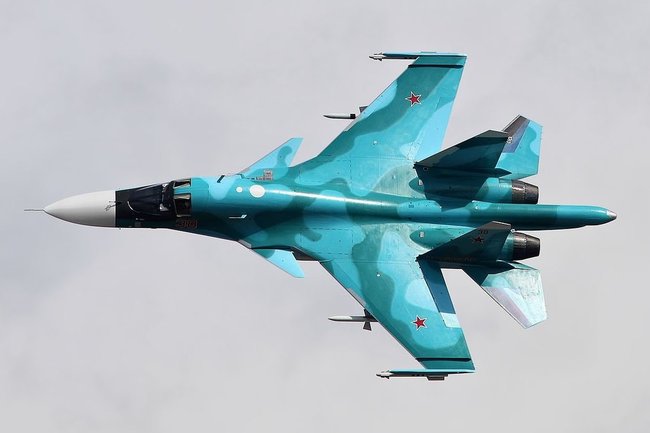 Столкновение Су-34 на Дальнем Востоке: одного летчика нашли живым в море