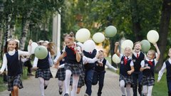 В России обсудили предложение о снижении продолжительности летних школьных каникул