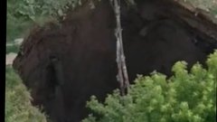 В Новосибирске ограничат подачу воды для устранения 15-метрового провала грунта