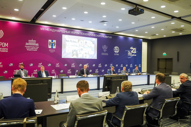 Губернатор Андрей Травников провел на «Технопроме» совещание по новой госпрограмме по развитию науки