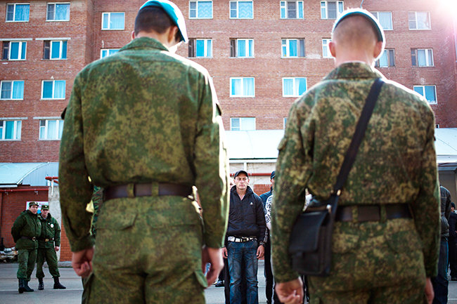 контрактная армия. военная прокуратура камышин. солдат армии рф срочники. служба по контракту. военная служба.