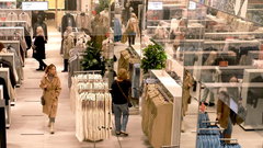 Выяснилось, как россияне относятся к предновогодним распродажам