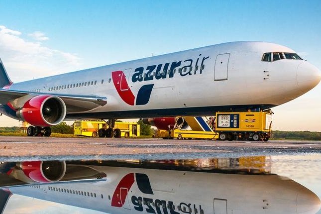 Самолёт Azur Air не довез пассажиров из Москвы в Турцию — полетел обратно из-за неполадок