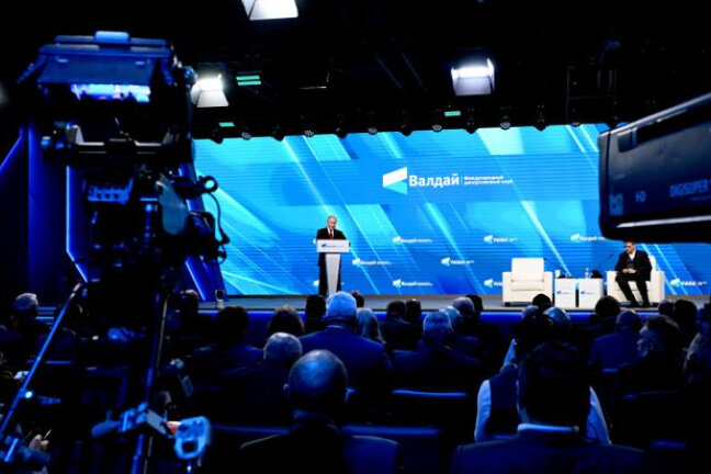 Президент РФ Владимир Путин выступает на пленарной сессии XXIII ежегодного заседания Международного дискуссионного клуба Валдай - РИА Новости, 1920, 01.10.2026