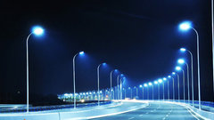 В Надыме завершили установку освещения на трех дорожных участках