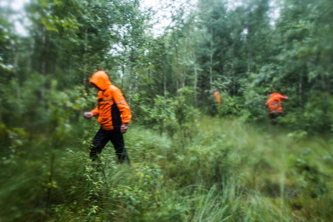 В Ханты-Мансийске спасатели нашли живым потерявшегося в лесу мальчика