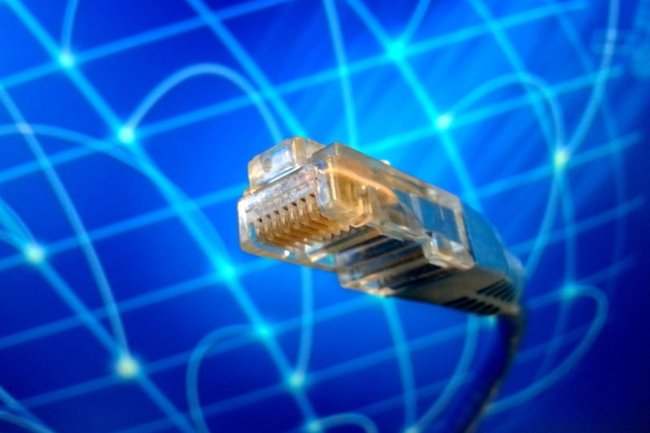 проводной интернет / кабель с разъемом RJ45