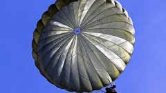 Лучших парашютистов определили в Тюменской области
