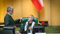 Иранские власти опровергли слухи об отставке президента Пезешкиана