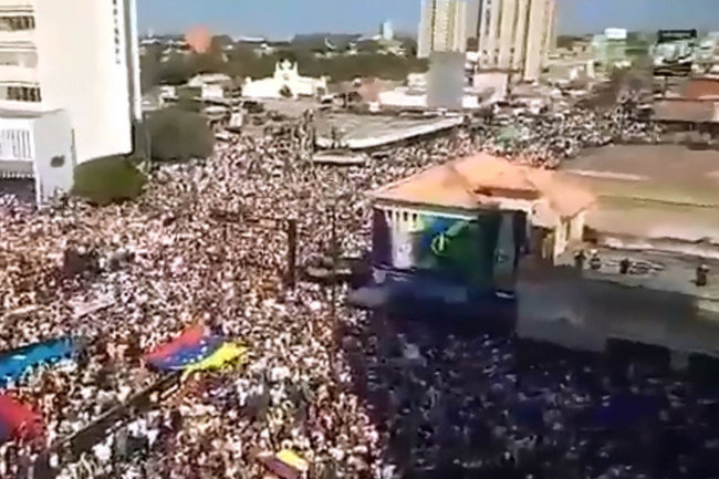 Революция в Венесуэле. В беспорядках погибли 16 человек