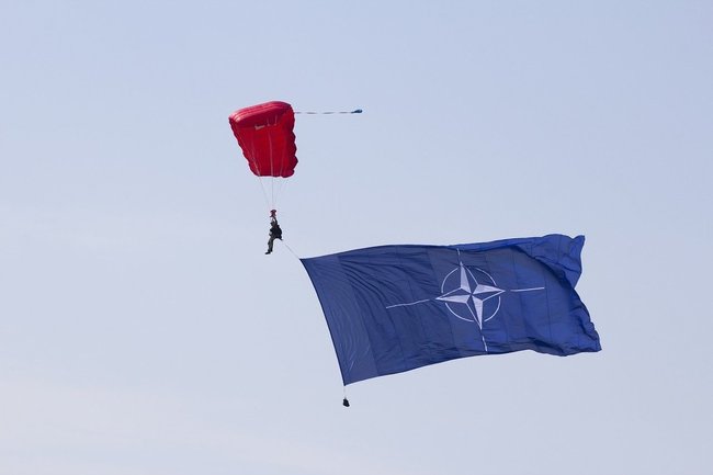 НАТО флаг