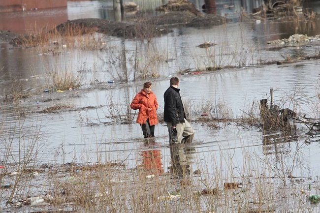 В Сургутском районе жителей защитят от паводка мобильными дамбами