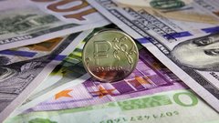Эксперты советуют конвертировать евро и доллары