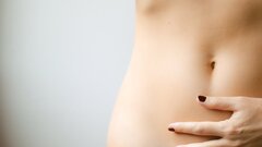 28-летняя женщина заметила симптом и узнала о раке