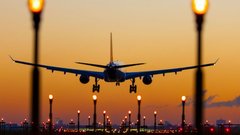 На Камчатке началась проверка после инцидента с самолетом, повредившим фонарь при посадке