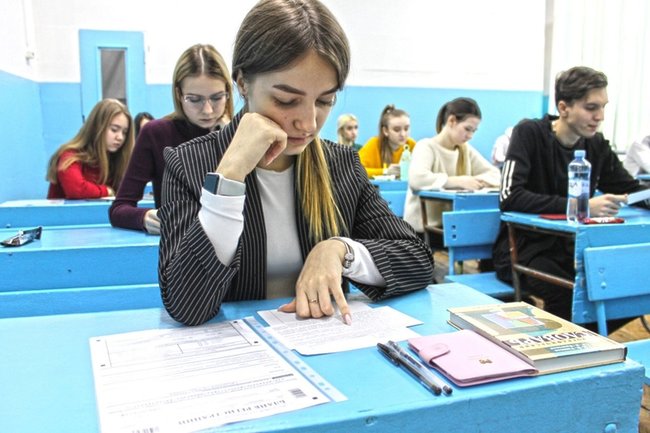 Выпускники тюменских школ приступили к сдаче экзаменов