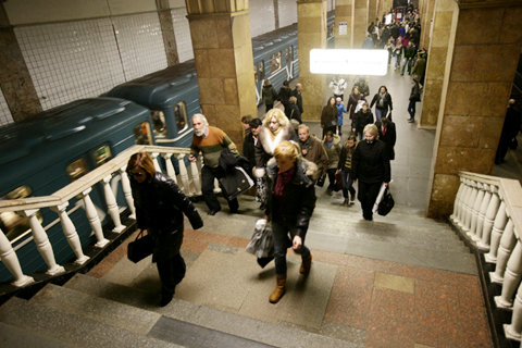 Метро парк культуры с 1 июля. Парк культуры (станция метро, кольцевая линия). Парк культуры (станция метро, сокольническая линия). Метро парк культуры кольцевая центр зала фото. Парк культуры (станция метро, кольцевая линия).