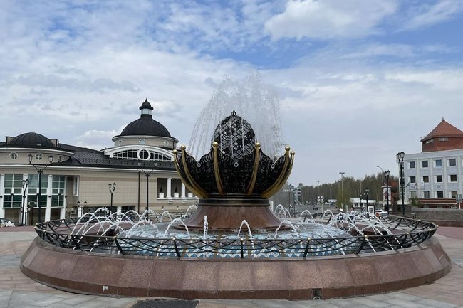 В Ханты-Мансийске запустили первые фонтаны