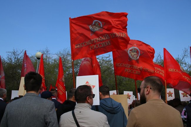 В Тюмени на площади Памяти открылась аллея «Бессмертного полка»