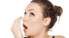 Выяснены причины утреннего неприятного запаха изо рта