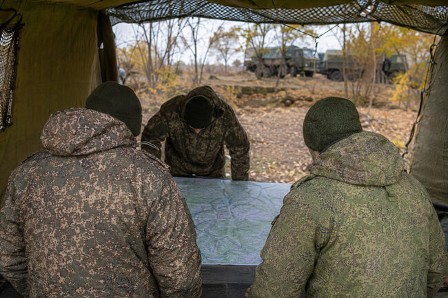 работа военных с картой