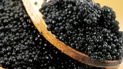 Продажи черной икры в России сократились на 22%