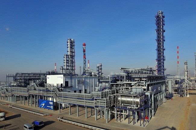 Нефтеперерабатывающий завод. Архивное тематическое фото Infox; не предприятие в Китае.