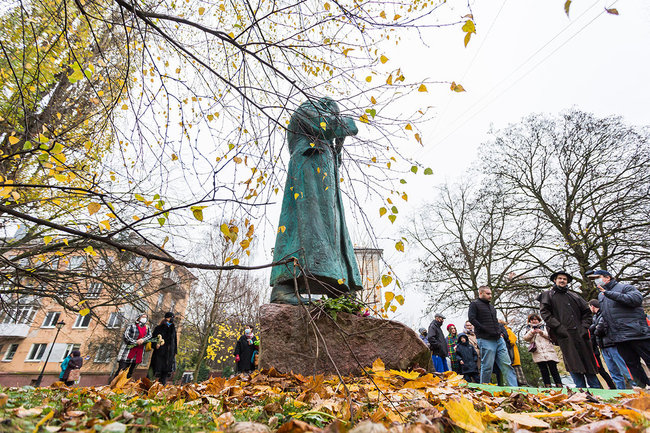 Памятник Достоевскому открыли в Калининграде