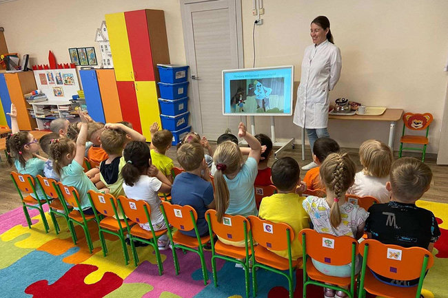 В Ноябрьске врачи провели тематические занятия со школьниками