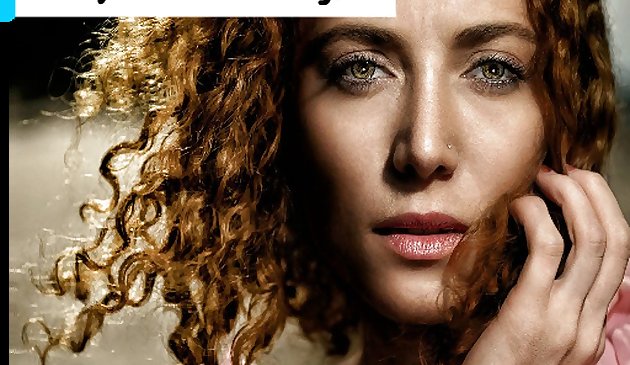 Девушка с кудрявыми волосами пазл